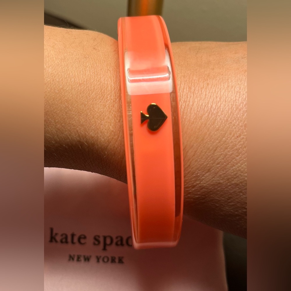 Kate Spade Logo Coral Lucite Bangle Bracelet Like New - Picture 4 of 7